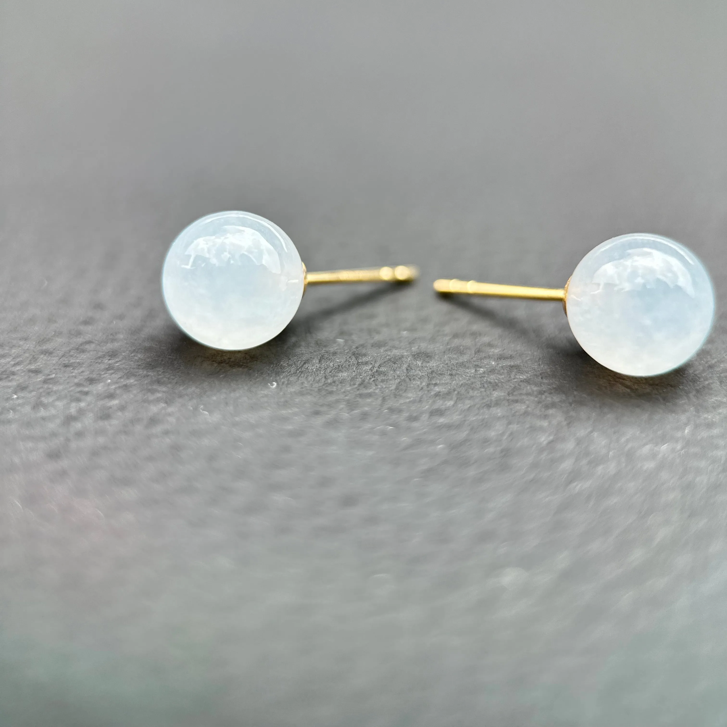 61988 Icy White Highly Translucent Jade Stud Earring with 18K Yellow Gold
