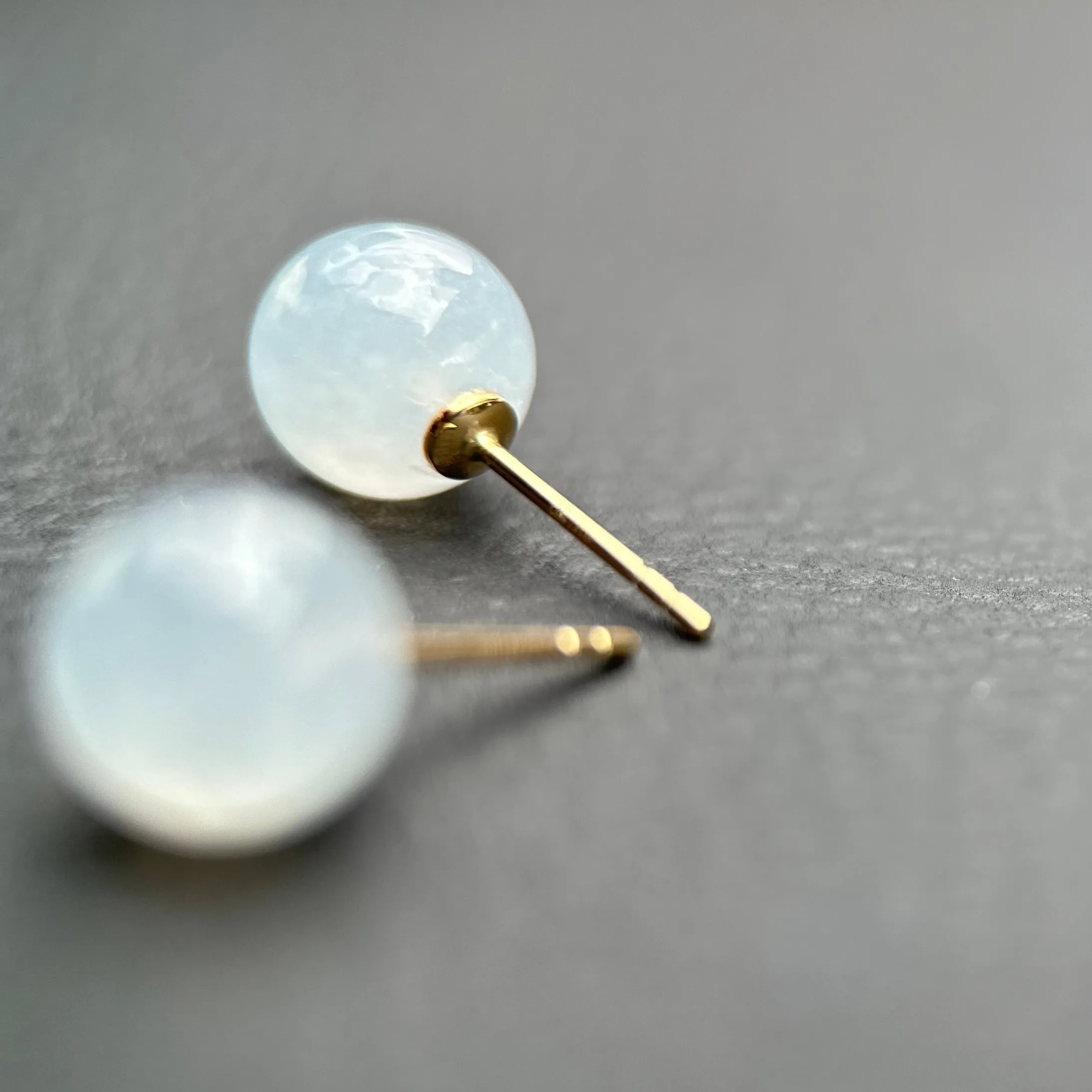 61988 Icy White Highly Translucent Jade Stud Earring with 18K Yellow Gold
