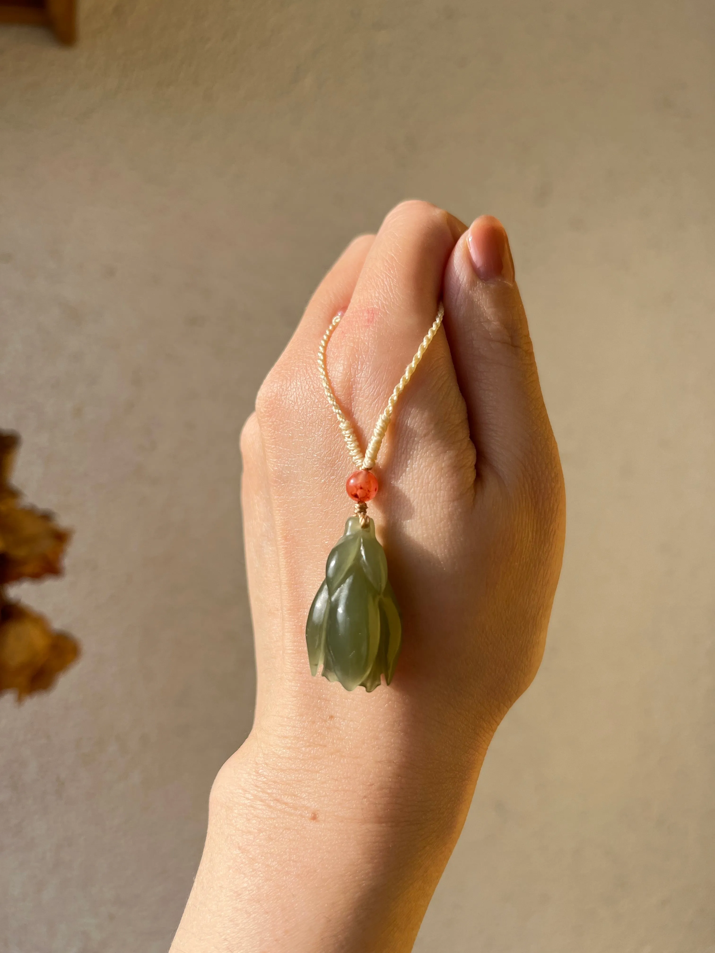 Hand Carved Light Green Hetian Jade Magnolia Pendant，手雕和田青黄口玉兰花
