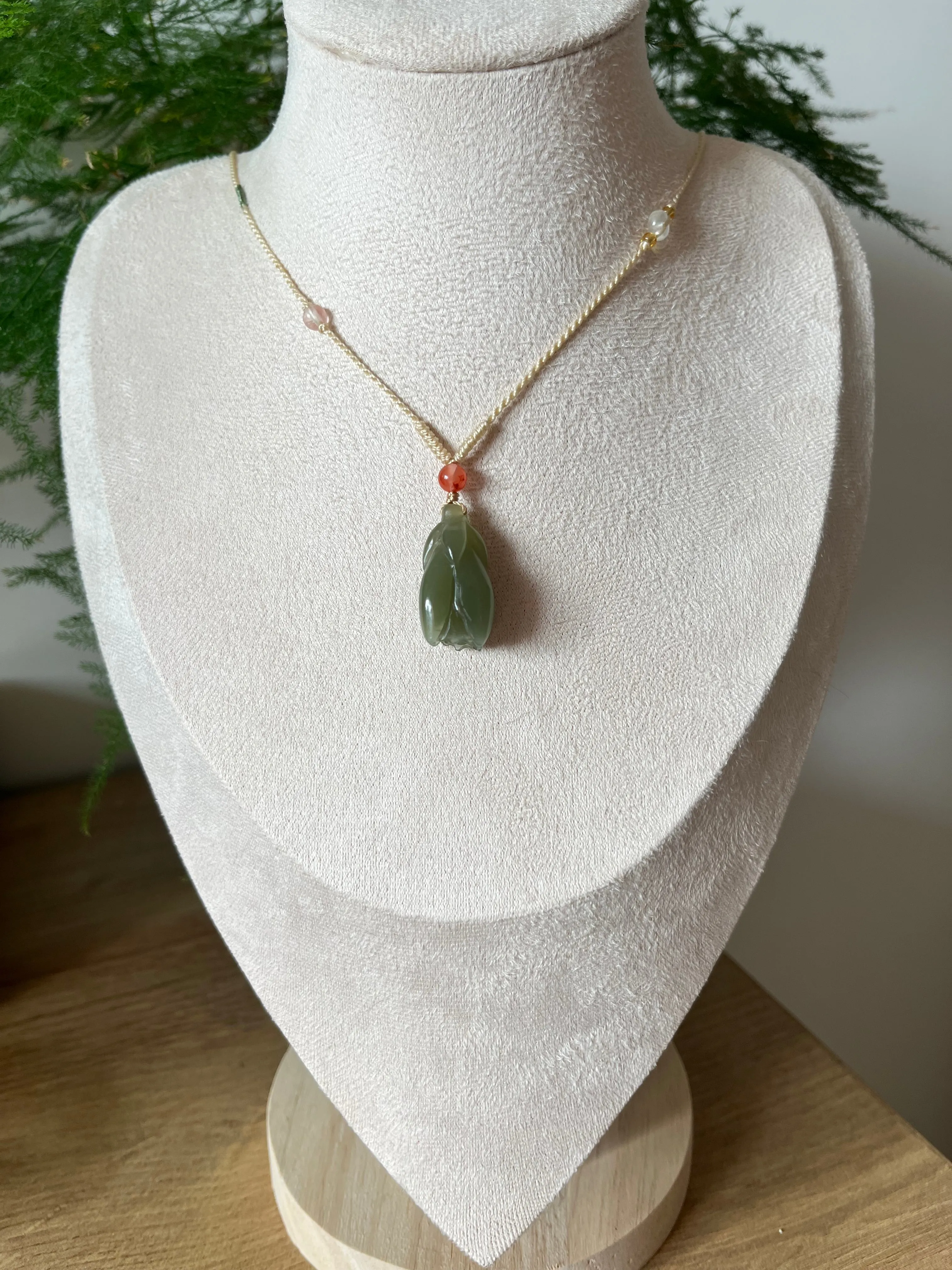 Hand Carved Light Green Hetian Jade Magnolia Pendant，手雕和田青黄口玉兰花