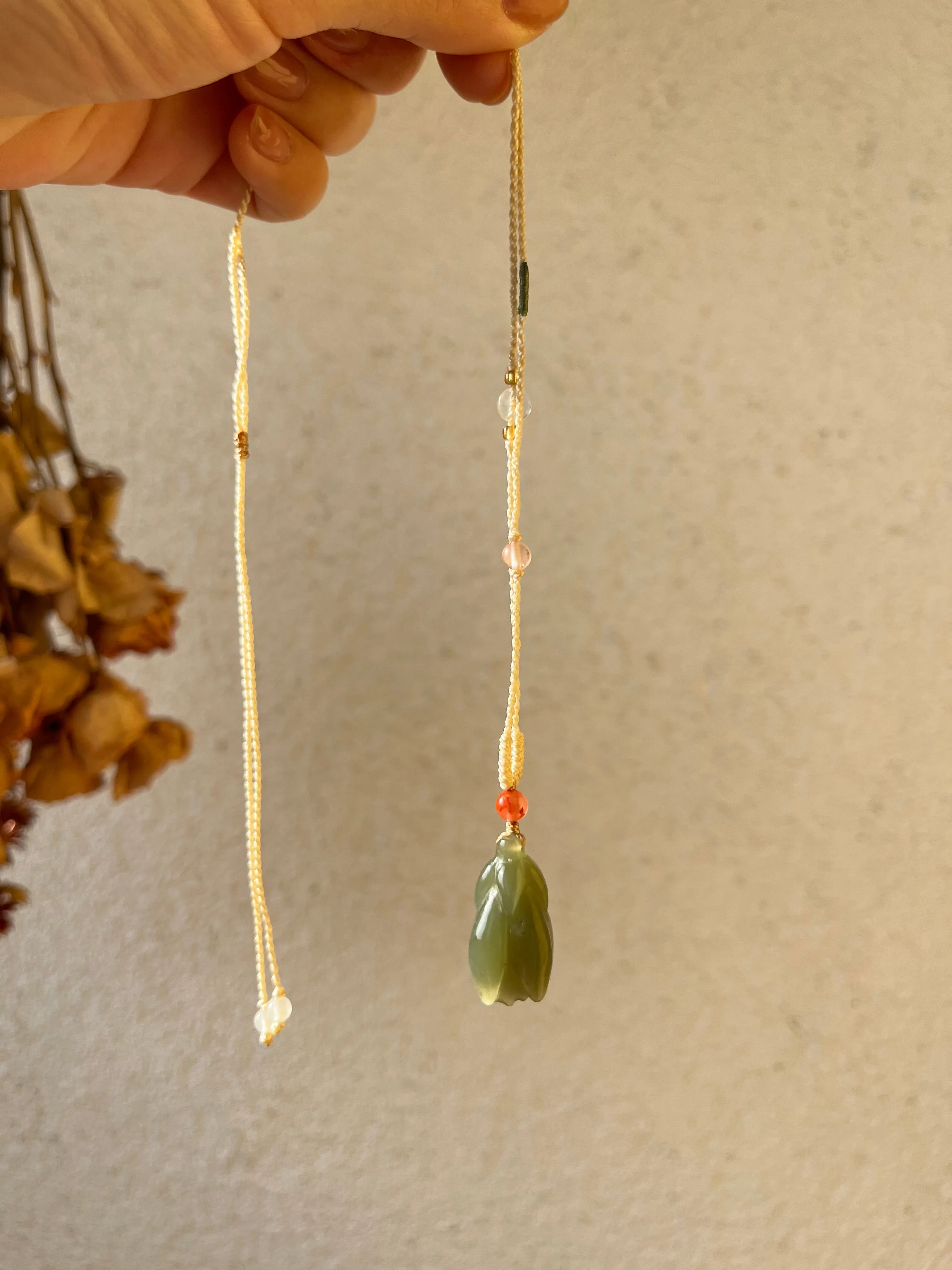 Hand Carved Light Green Hetian Jade Magnolia Pendant，手雕和田青黄口玉兰花