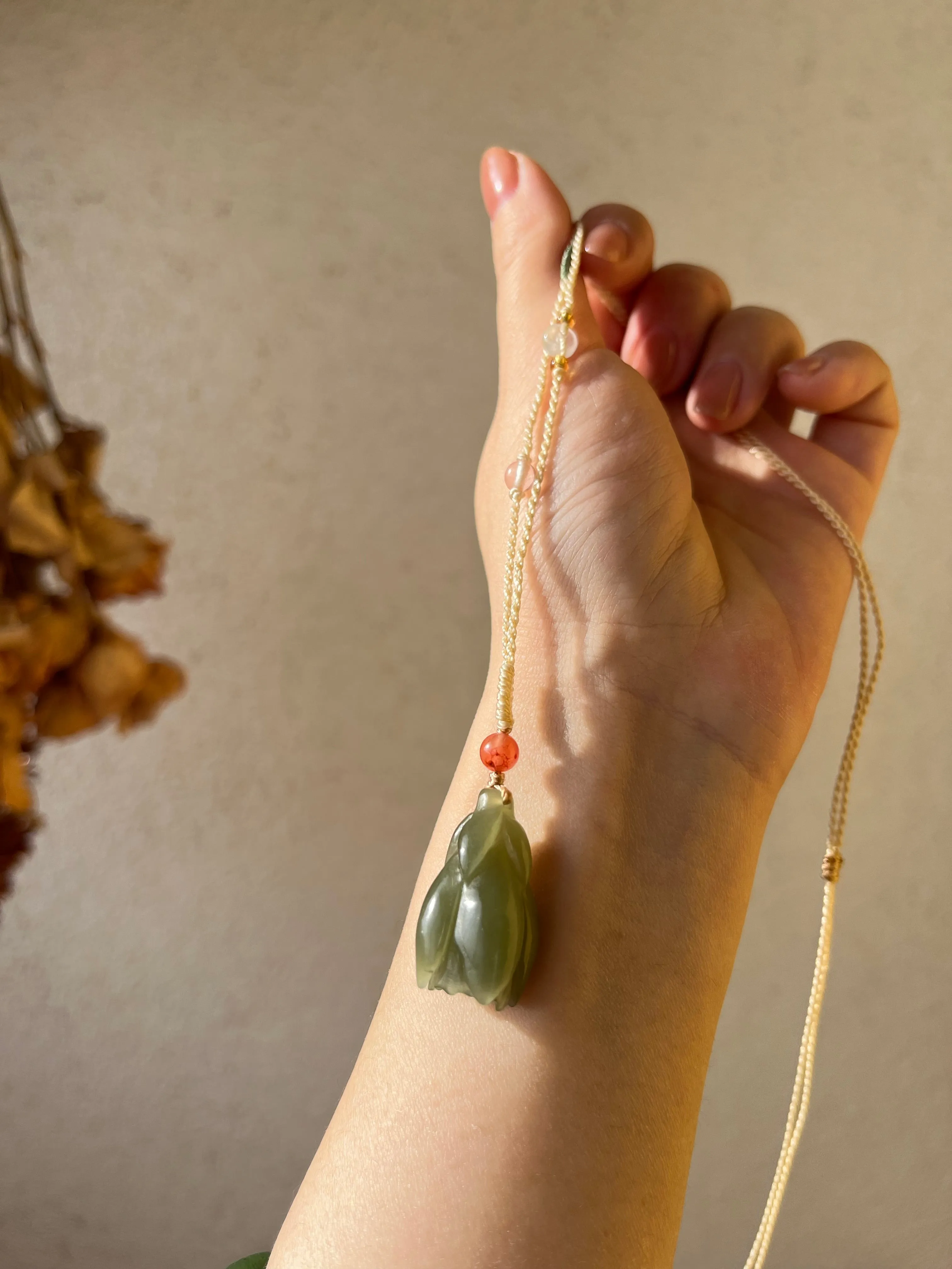 Hand Carved Light Green Hetian Jade Magnolia Pendant，手雕和田青黄口玉兰花