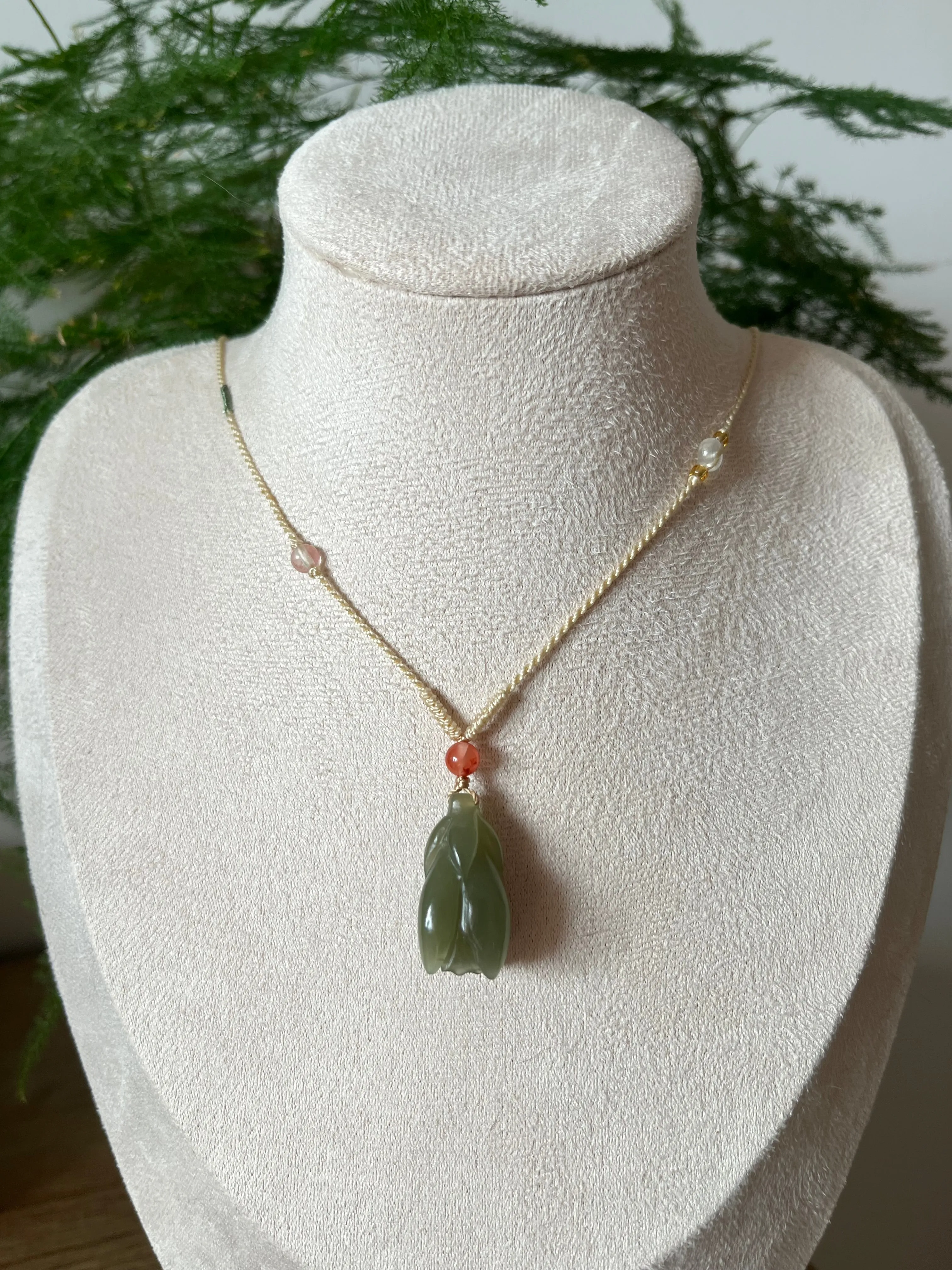 Hand Carved Light Green Hetian Jade Magnolia Pendant，手雕和田青黄口玉兰花