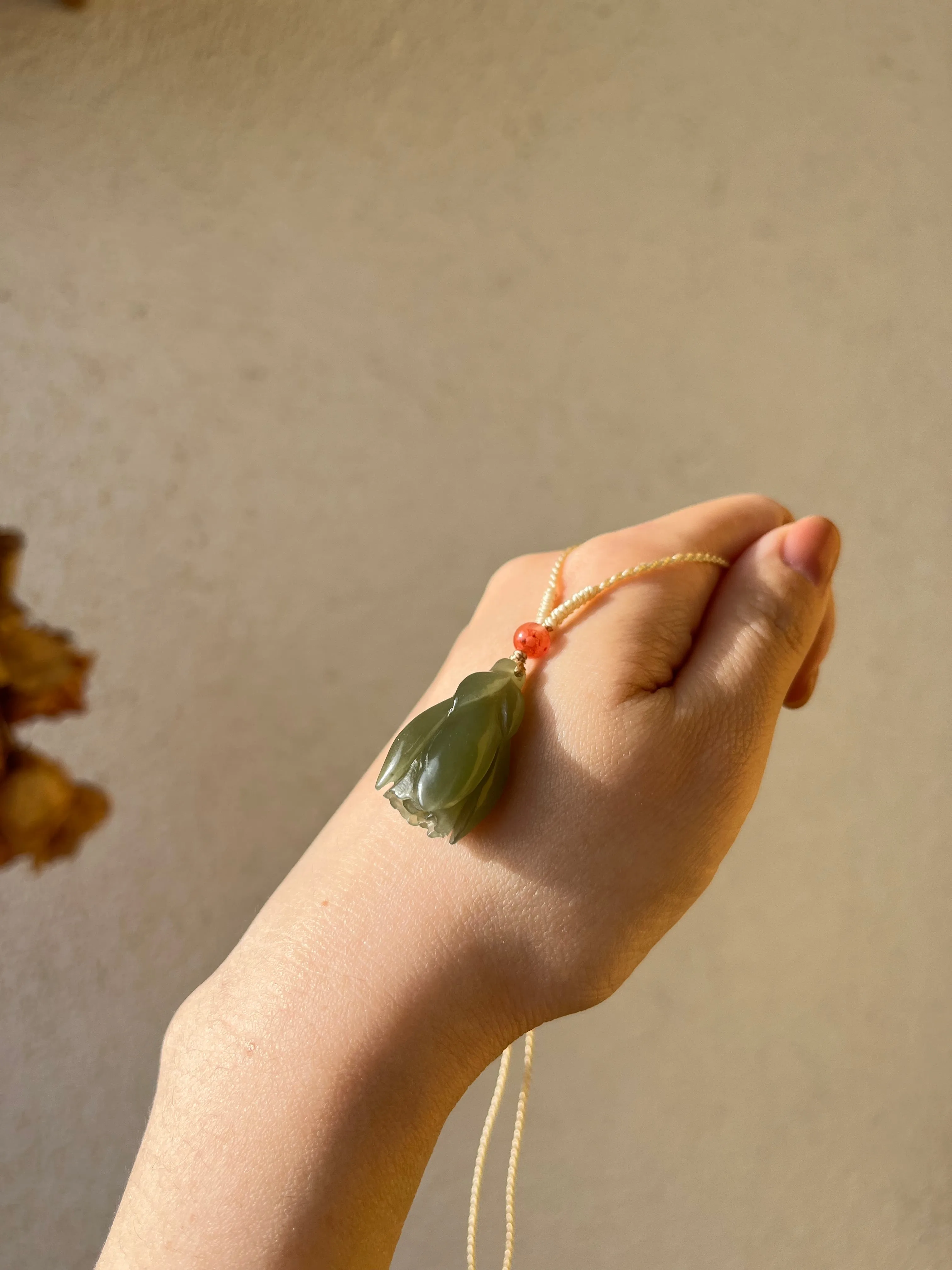 Hand Carved Light Green Hetian Jade Magnolia Pendant，手雕和田青黄口玉兰花
