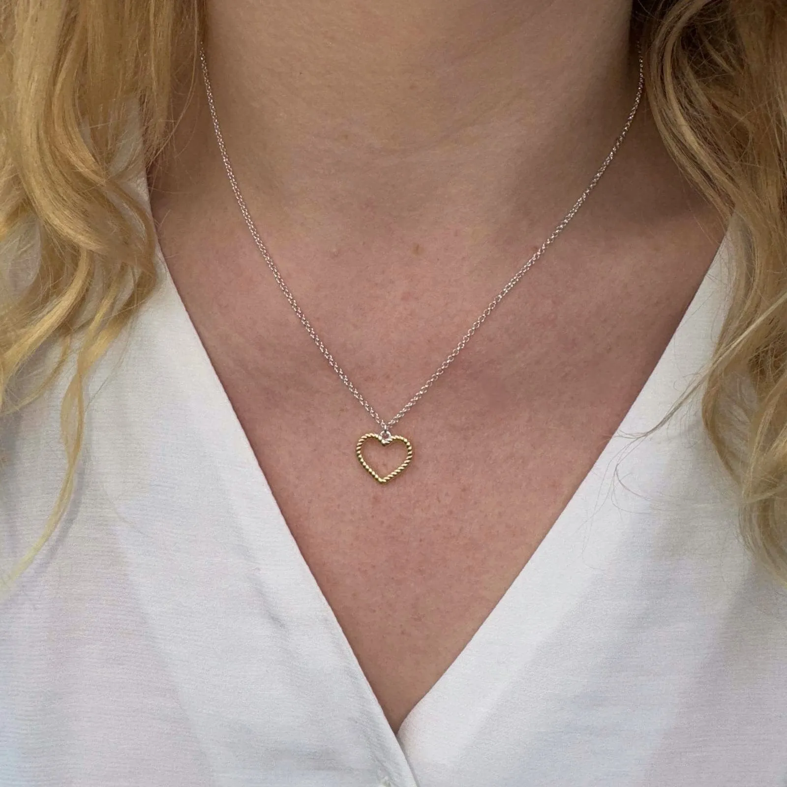 Twisted Heart Necklace Gold